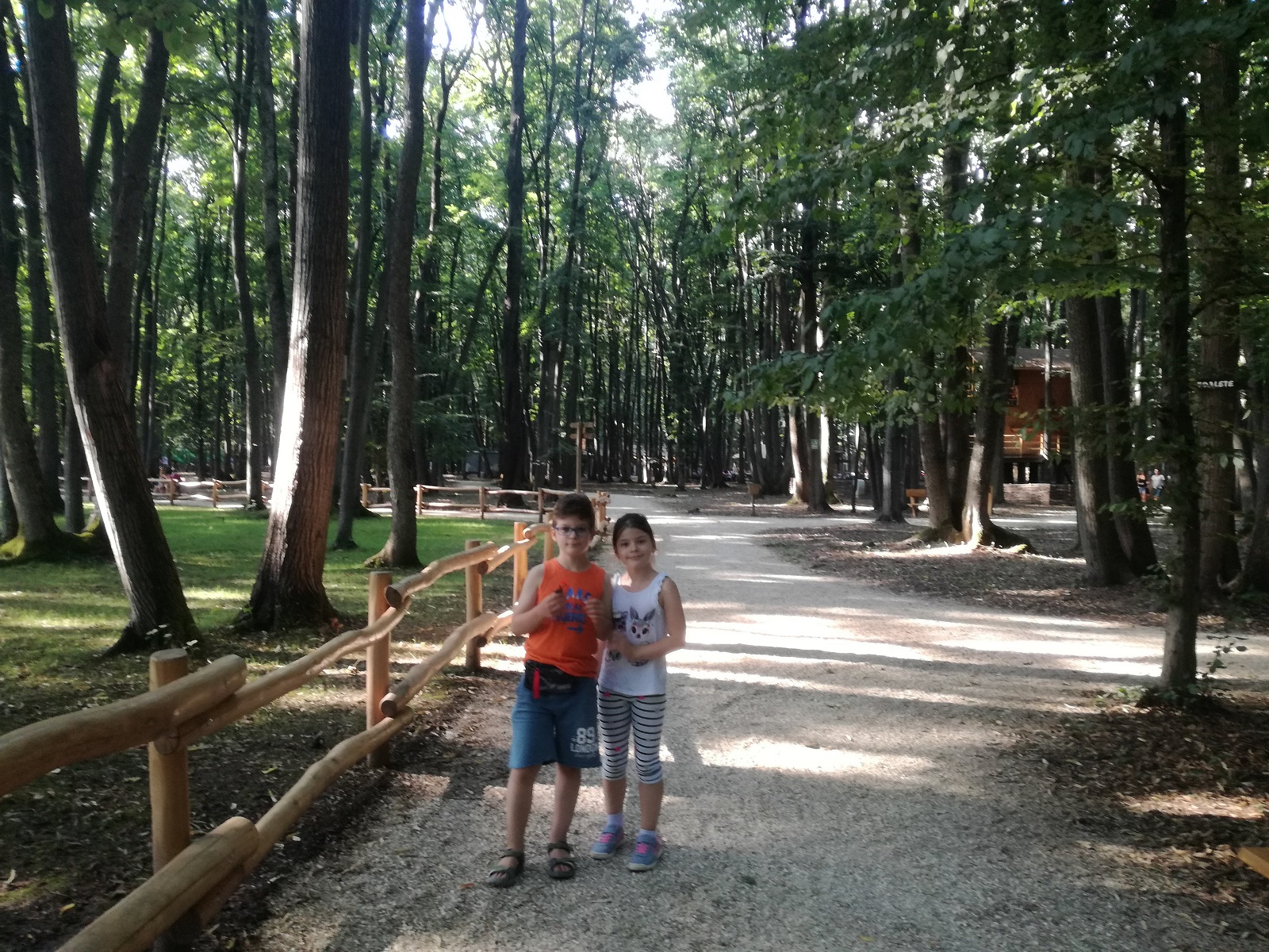 copii pe aleeEdenland